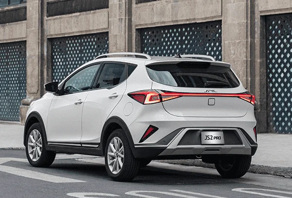 Sensores de aparcamiento traseros y cámara de visión trasera. SUV JAC JS2 Pro.